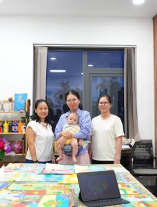 Chị Quyên, cô Ngôn, cô Thanh chấm giải hội thi vẽ tranh sắc màu việt nam