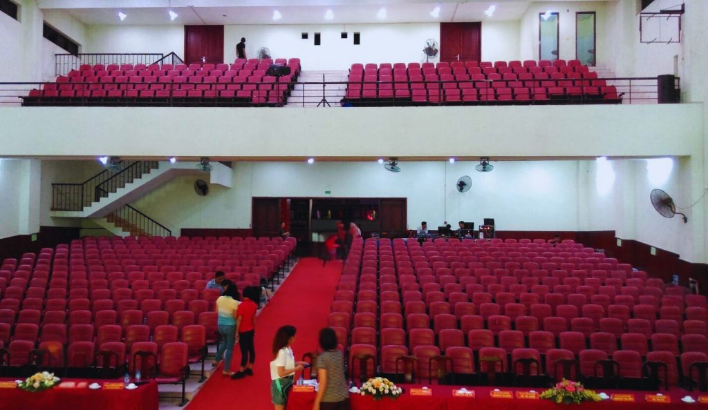 khán đài Gala chào hè 2025 do trung tâm nghệ thuật Hoa Hướng Dương tổ chức