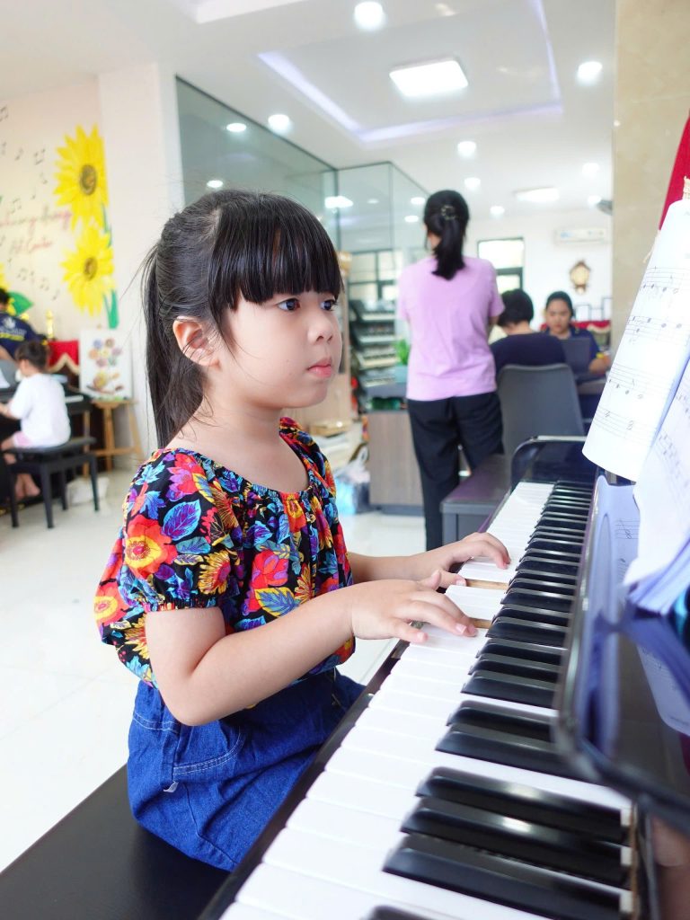 học viên piano 6 tuổi Củ Chi